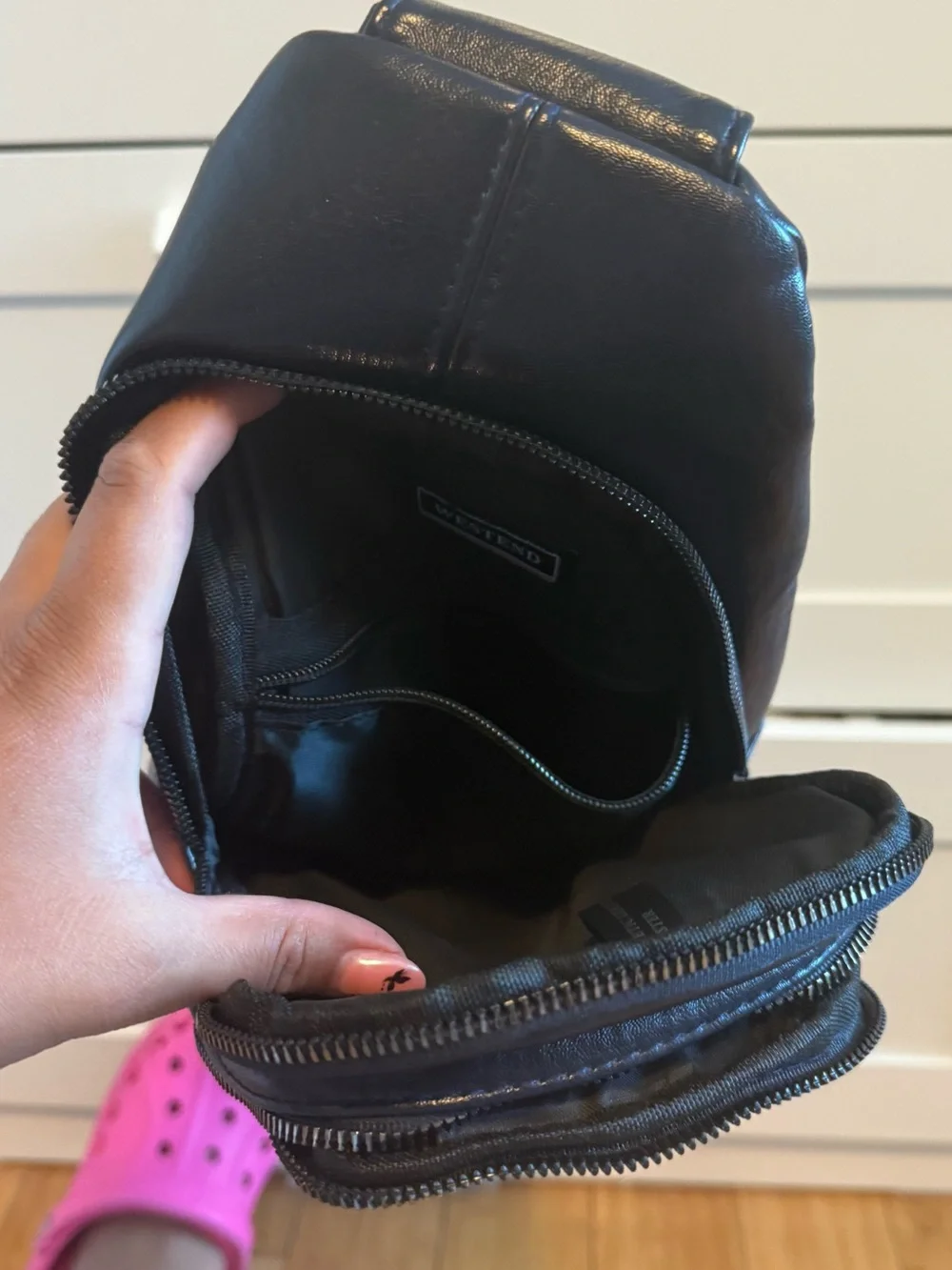 Tommy Hillfigure Men's Black Leather Sling Bag - Compact Everyday Carry
